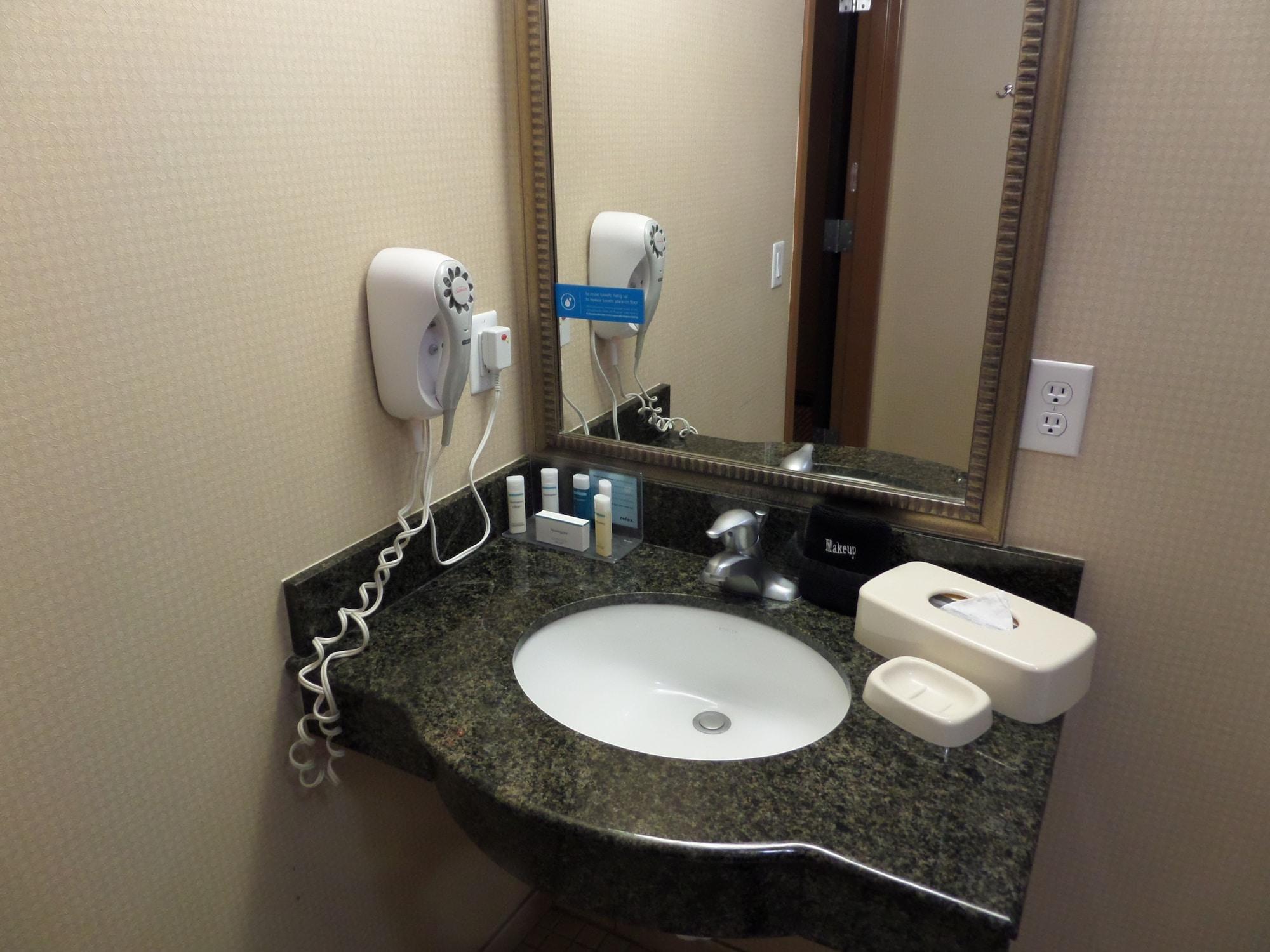 Hampton Inn And Suites Bakersfield / Highway 58 Экстерьер фото