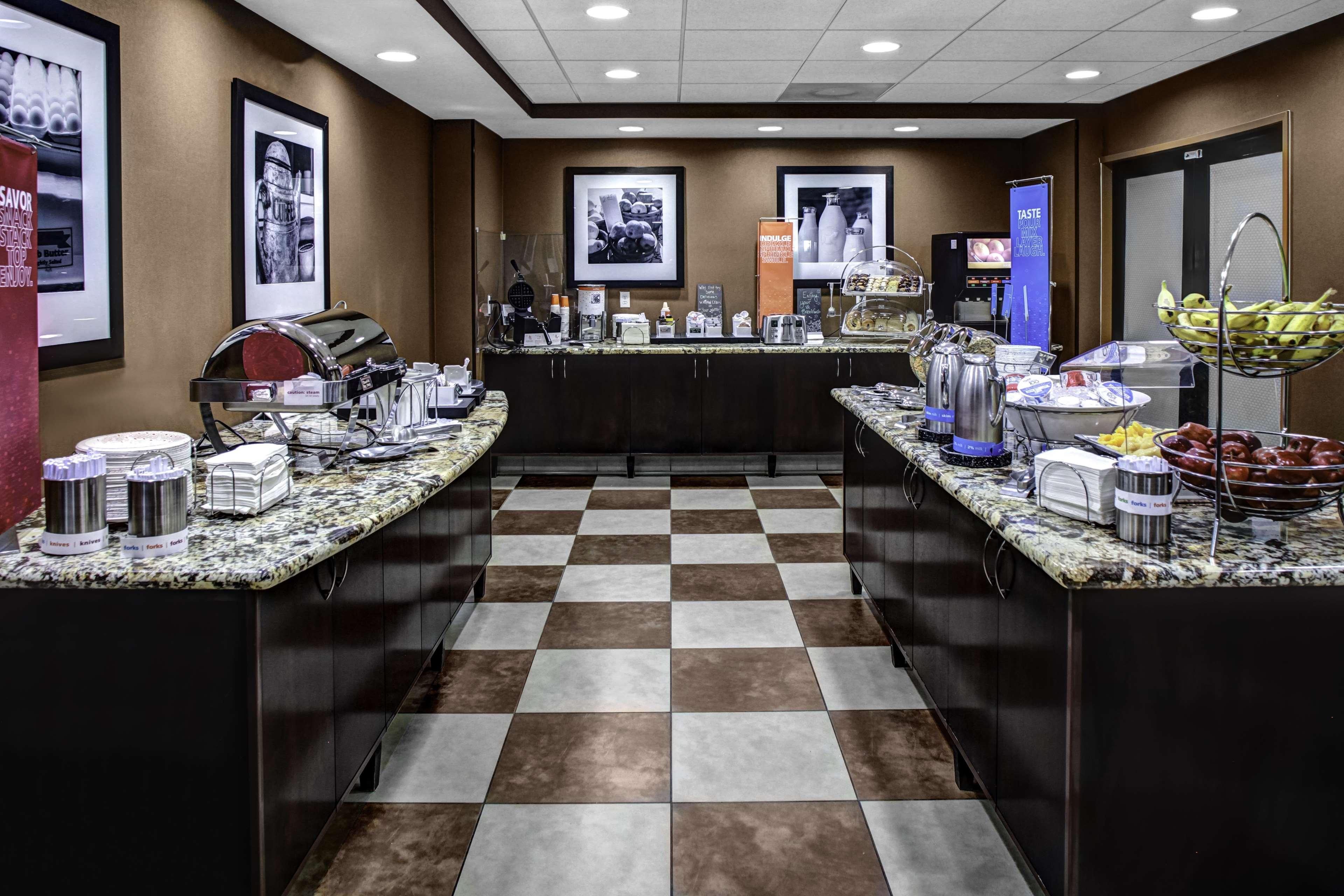 Hampton Inn And Suites Bakersfield / Highway 58 Экстерьер фото