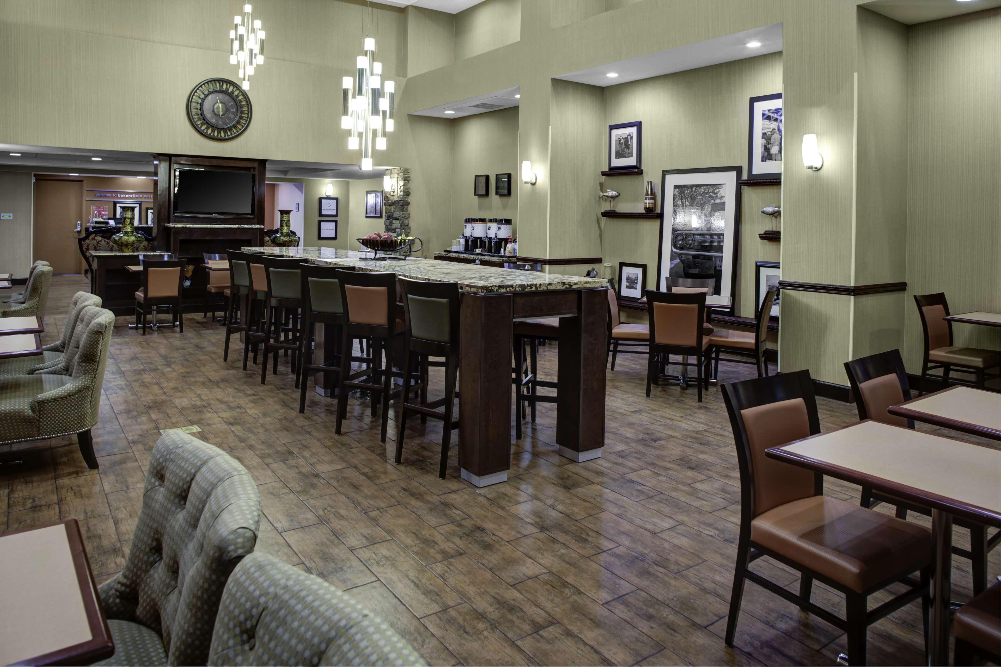 Hampton Inn And Suites Bakersfield / Highway 58 Экстерьер фото