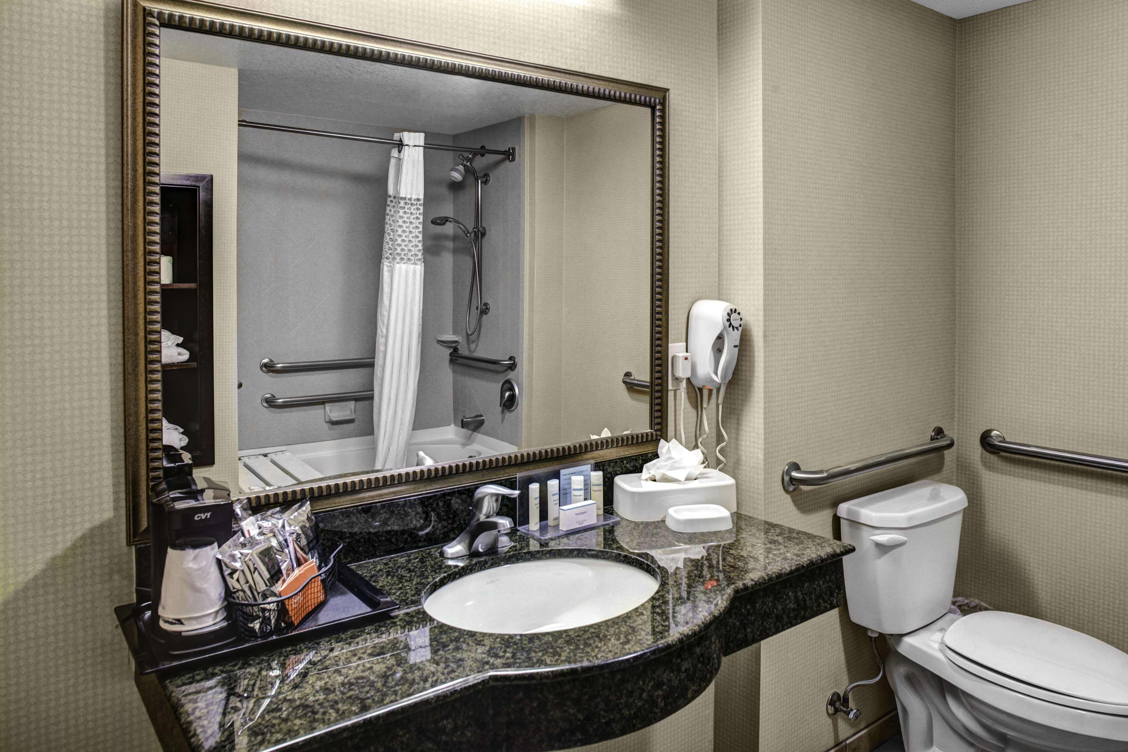 Hampton Inn And Suites Bakersfield / Highway 58 Экстерьер фото
