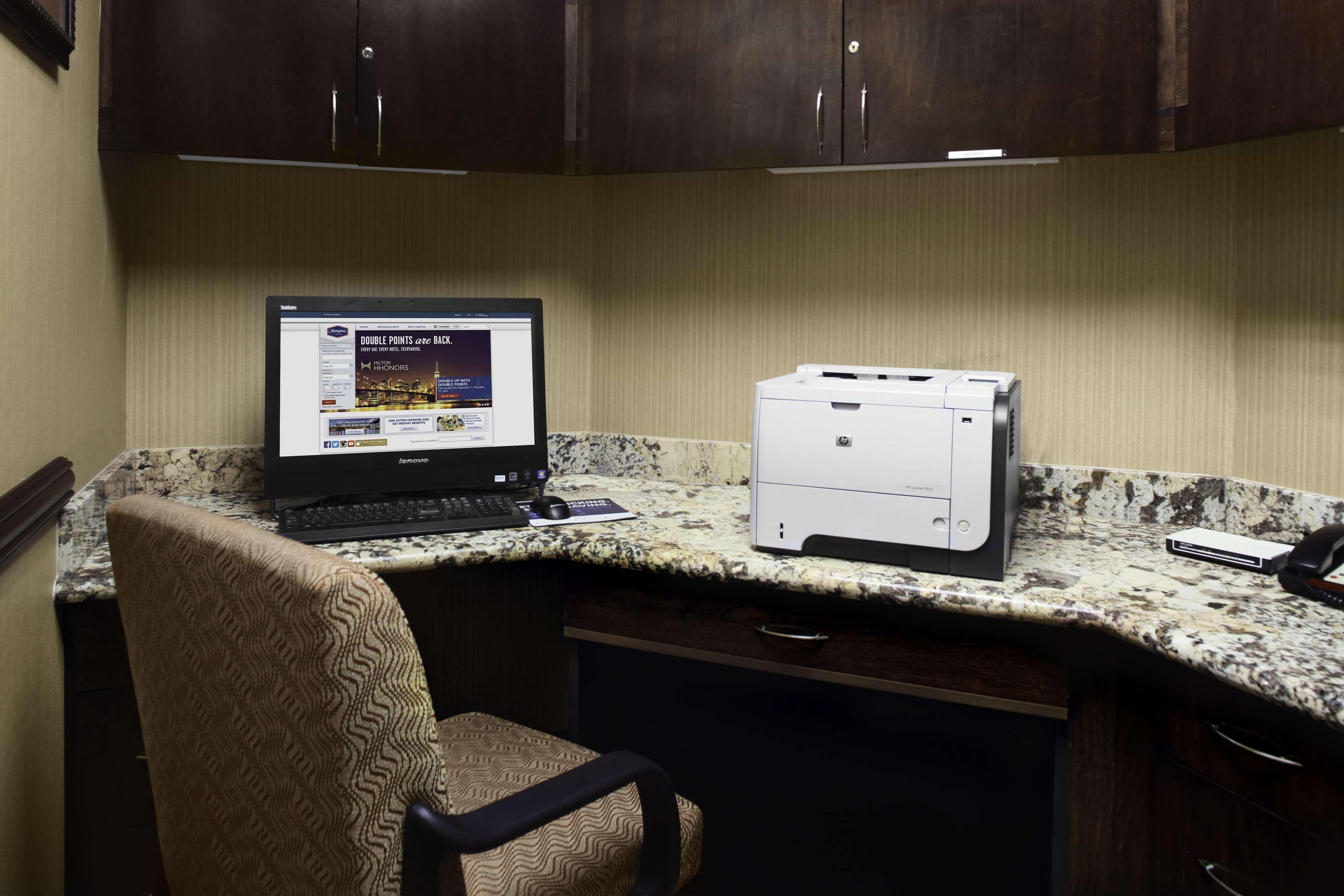 Hampton Inn And Suites Bakersfield / Highway 58 Экстерьер фото