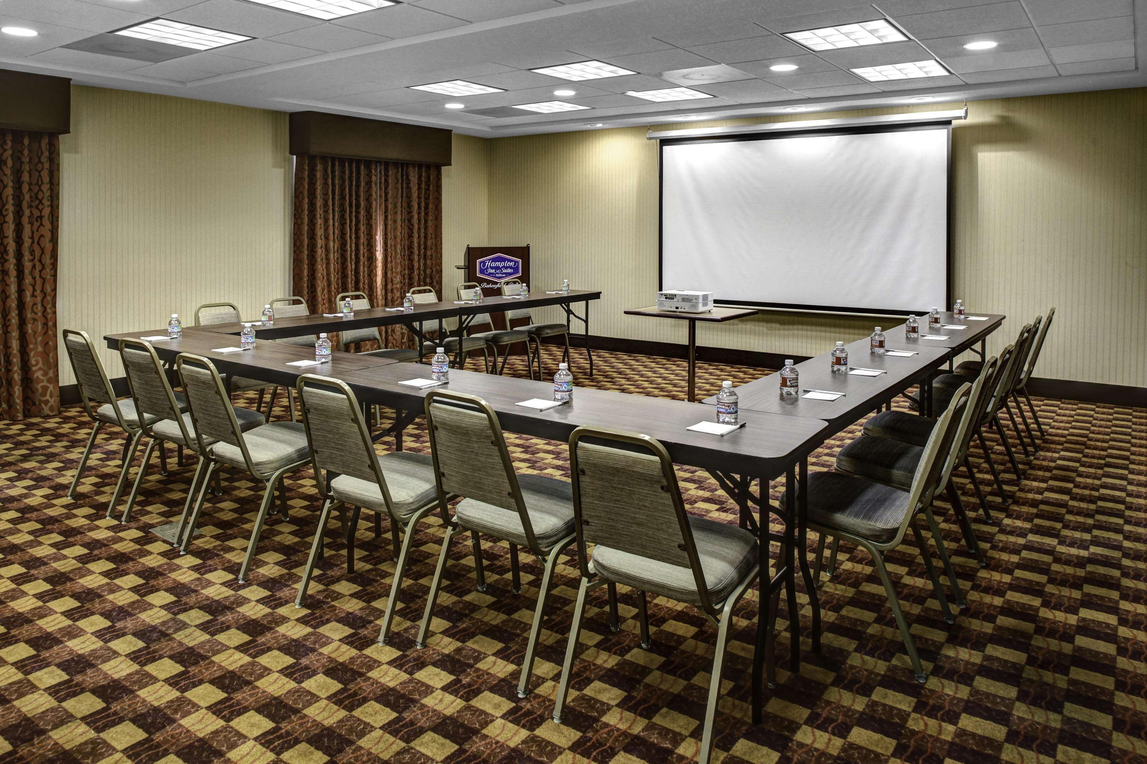 Hampton Inn And Suites Bakersfield / Highway 58 Экстерьер фото