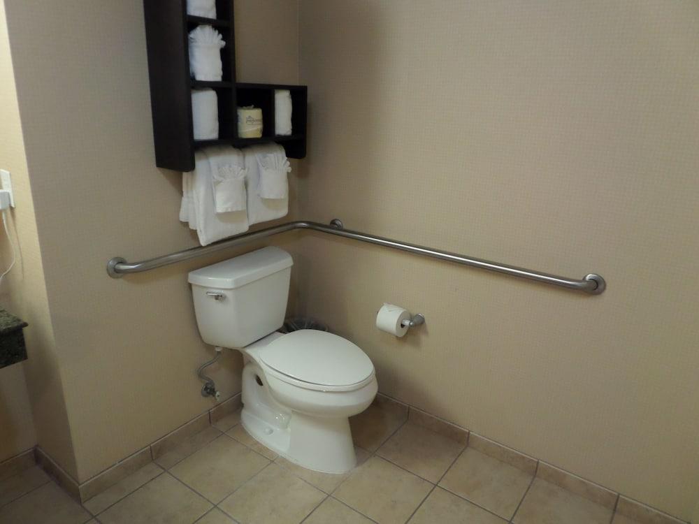 Hampton Inn And Suites Bakersfield / Highway 58 Экстерьер фото