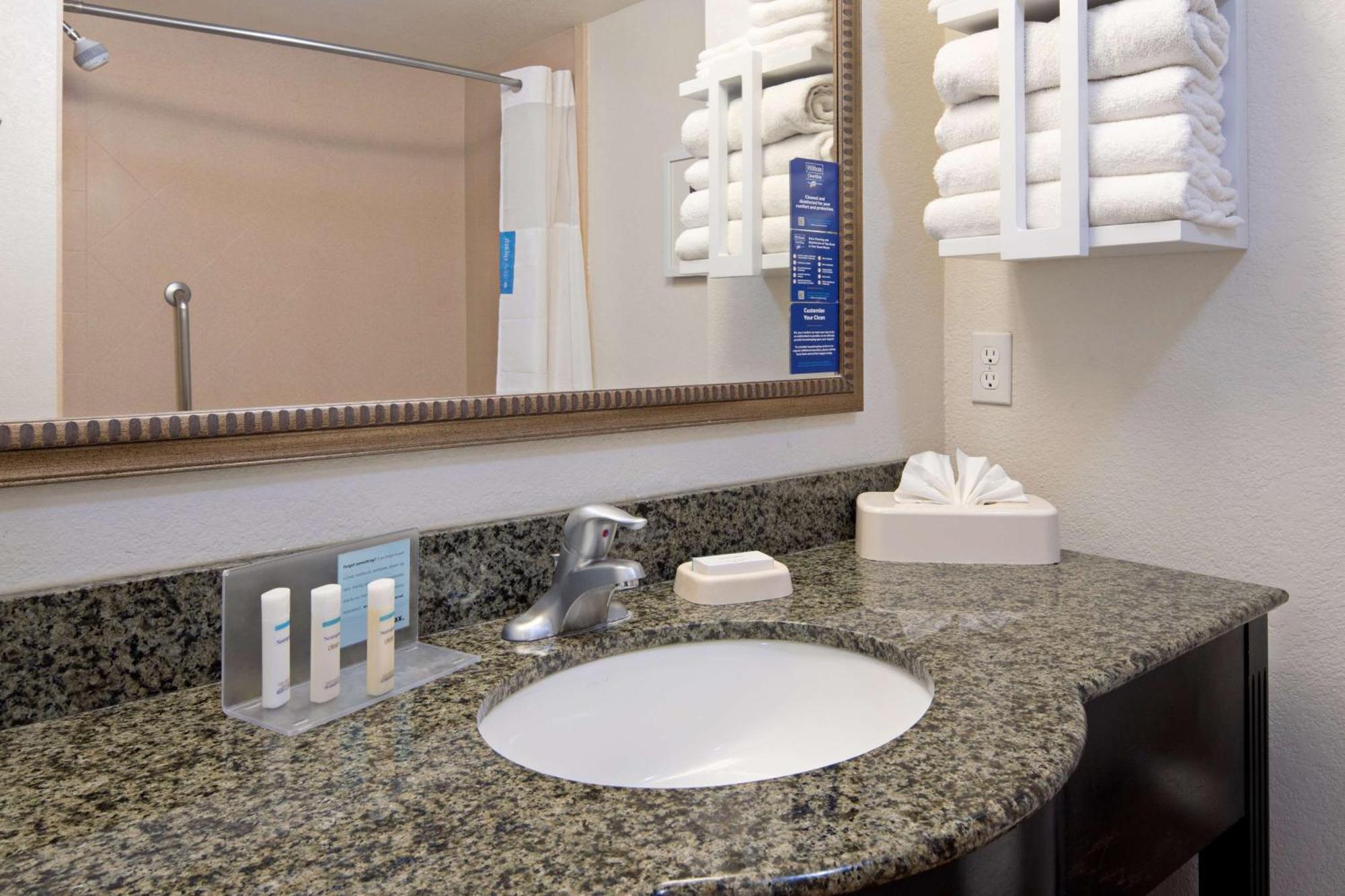 Hampton Inn And Suites Bakersfield / Highway 58 Экстерьер фото