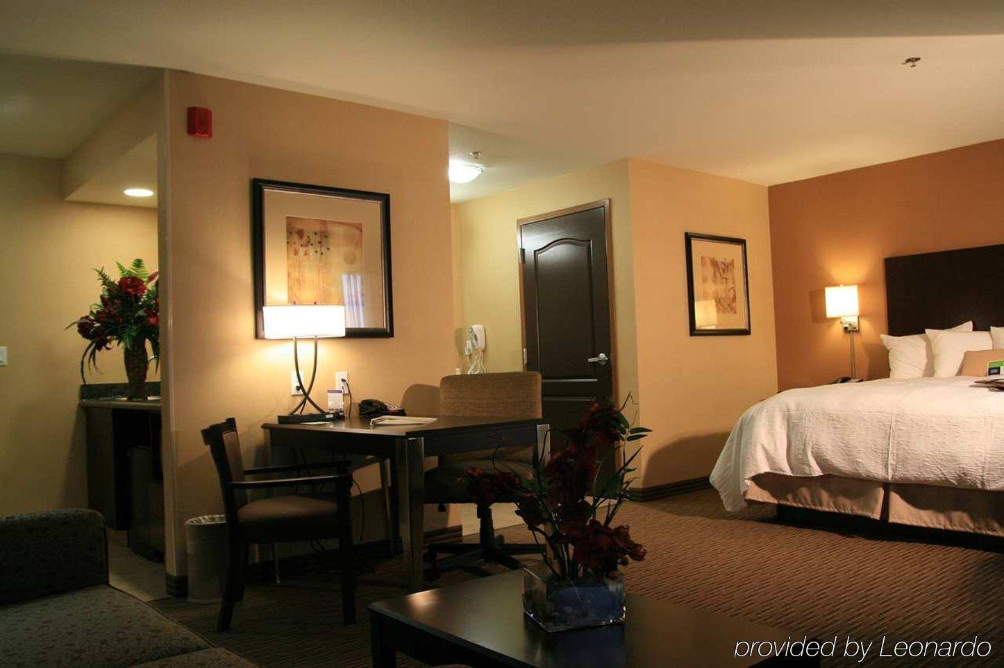 Hampton Inn And Suites Bakersfield / Highway 58 Номер фото